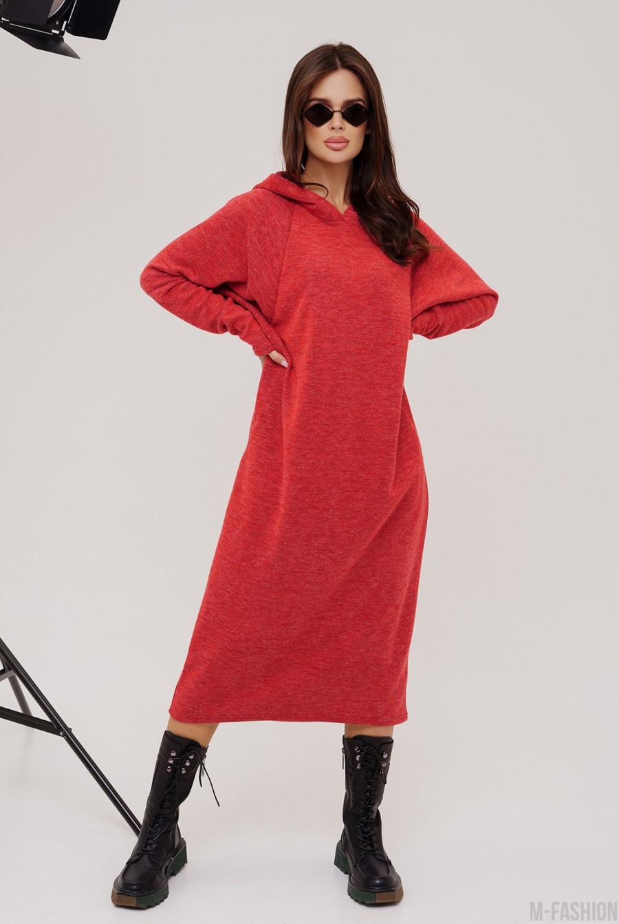 Красное ангоровое платье с капюшоном - Фото 2