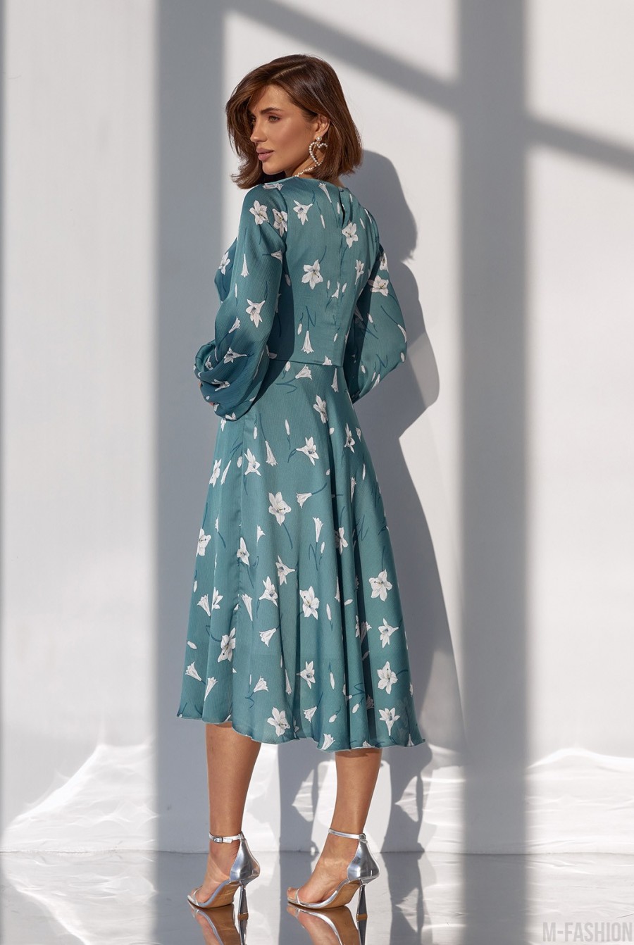 Оливковое шифоновое платье с цветочным принтом - Фото 3