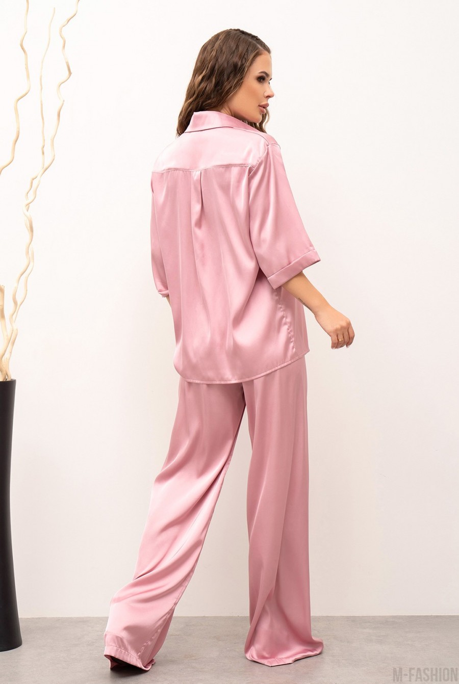 Розовый шелковый костюм свободного кроя - Фото 3