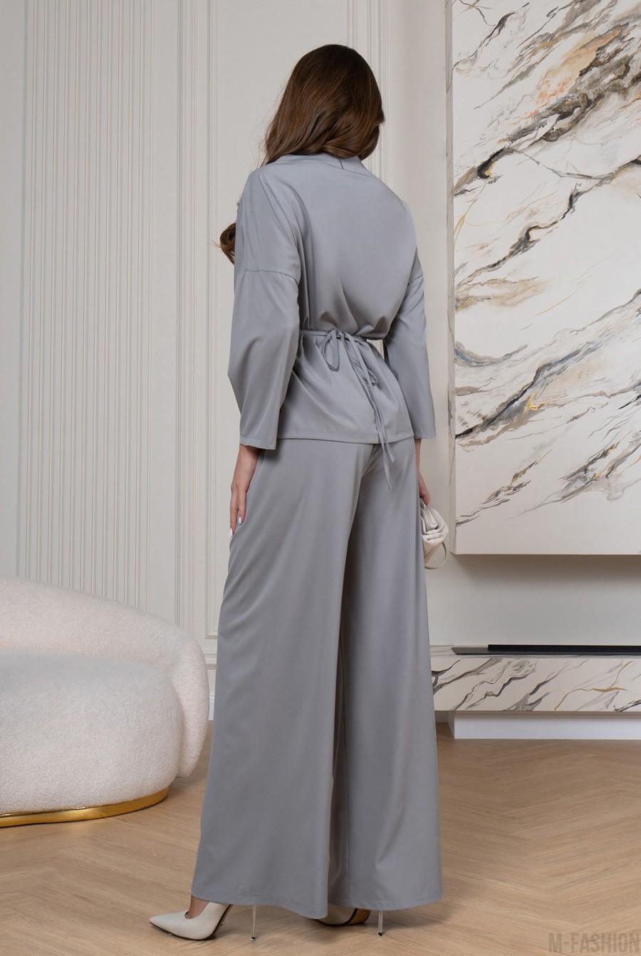 Серый свободный костюм с кимоно - Фото 2