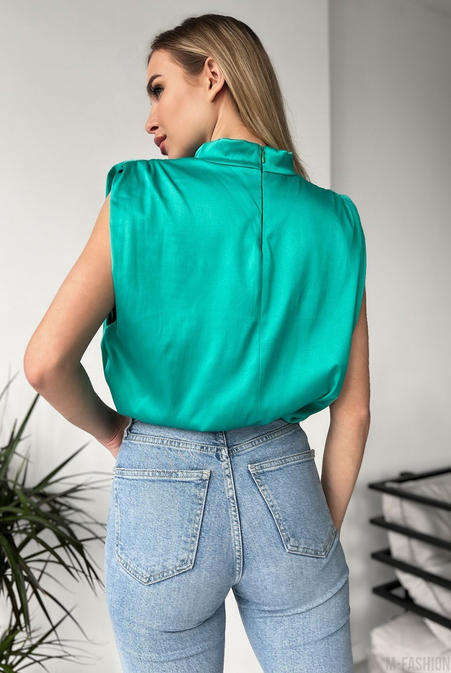 Шелковая зеленая блуза без рукавов - Фото 3