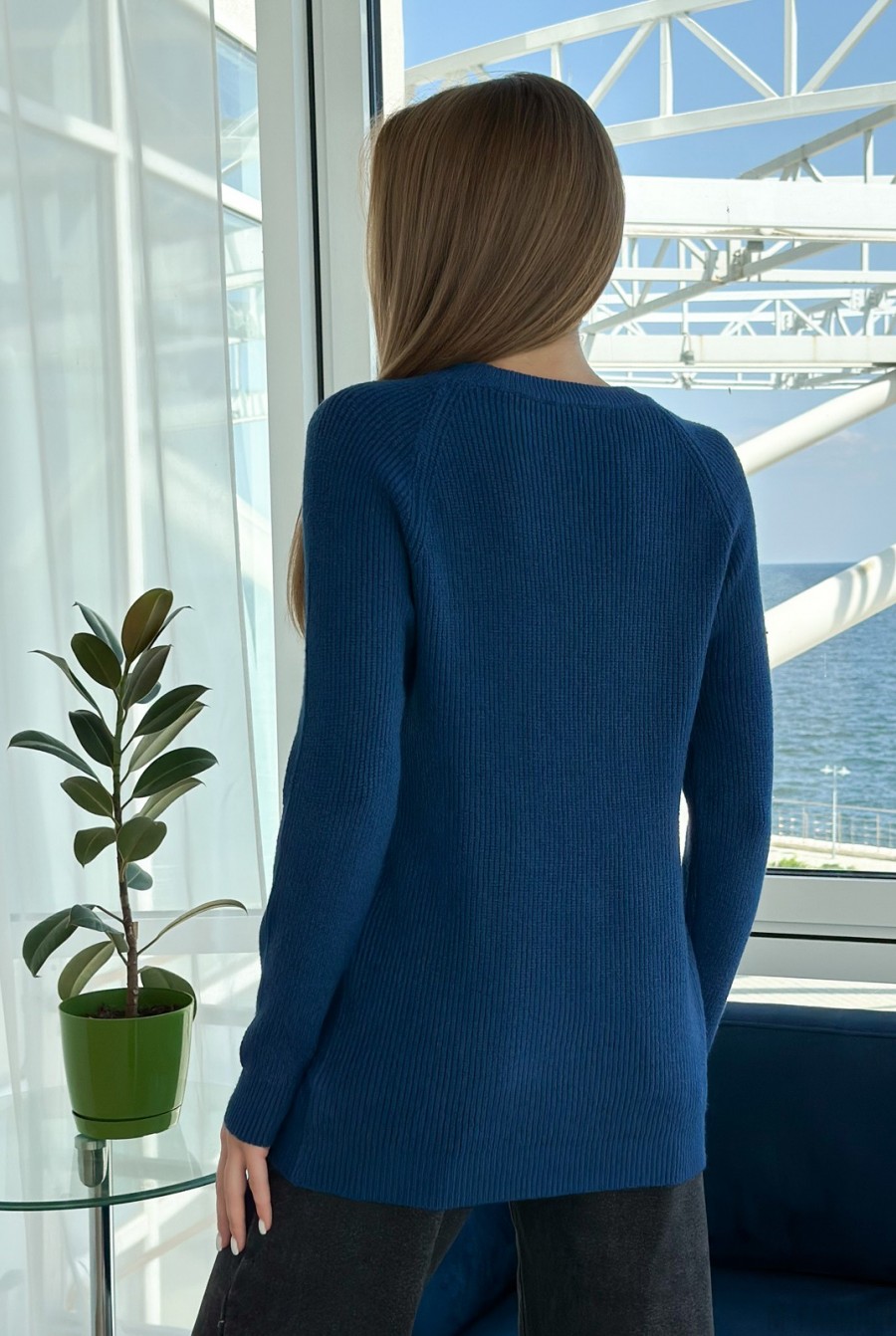 Синий вязаный свитер с рукавами-реглан - Фото 3