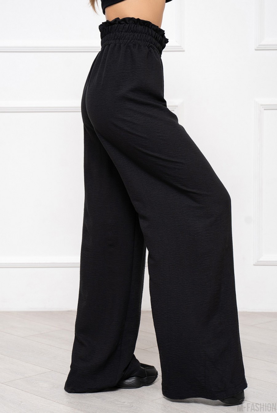 Свободные черные брюки с широкой резинкой - Фото 2