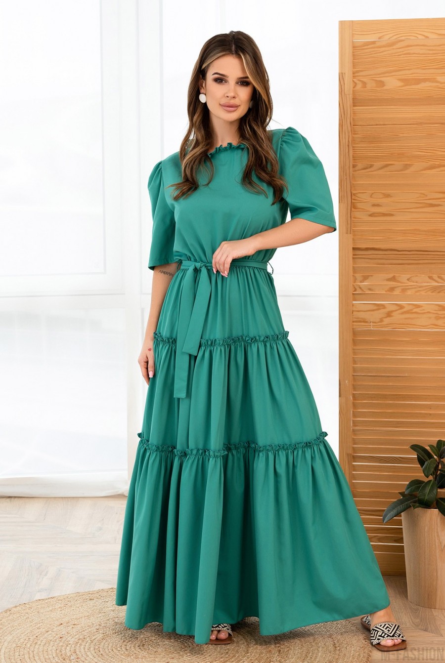 Зеленое длинное платье с рюшами  - Фото 1