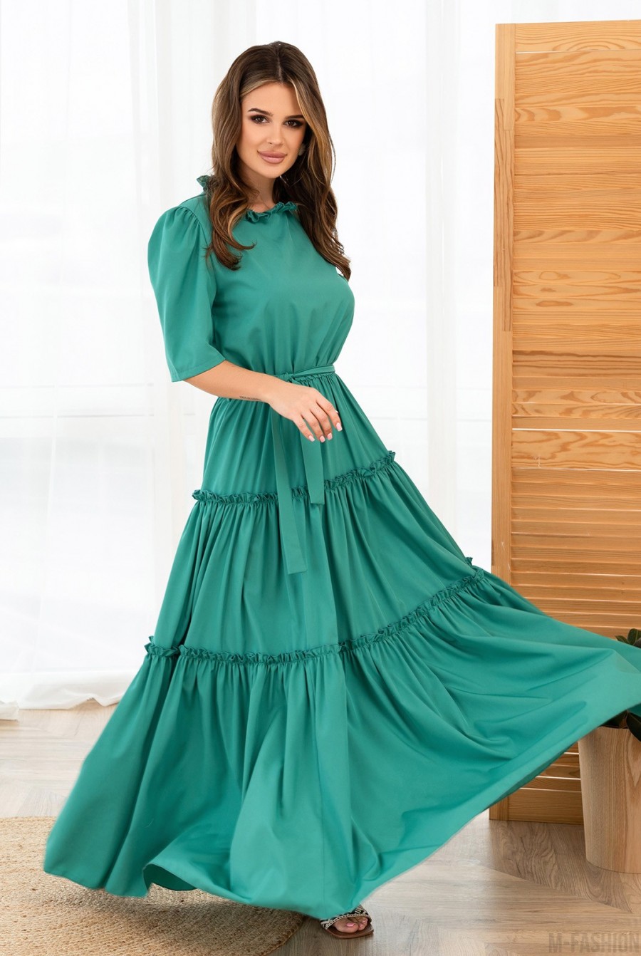 Зеленое длинное платье с рюшами - Фото 2