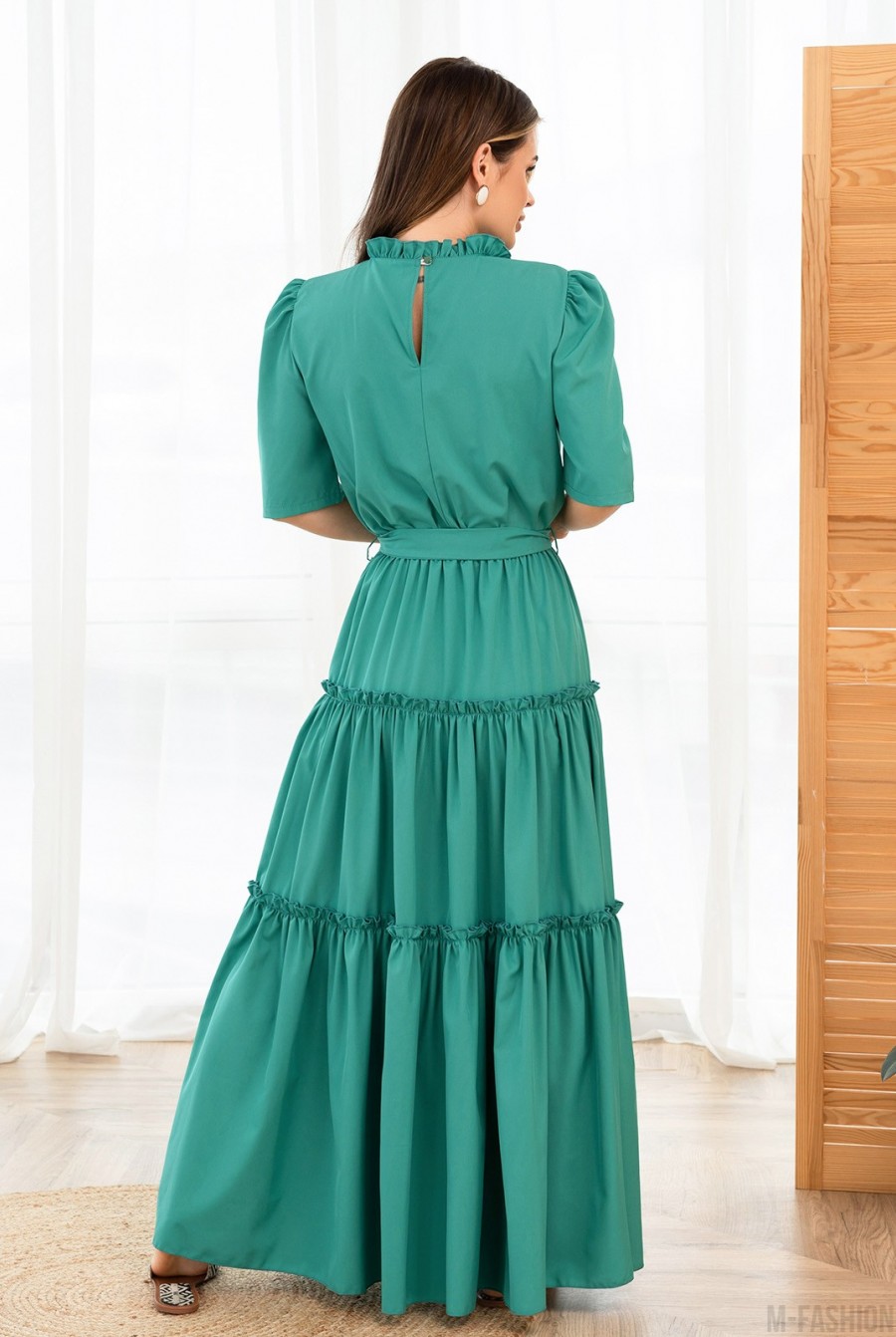 Зеленое длинное платье с рюшами - Фото 3