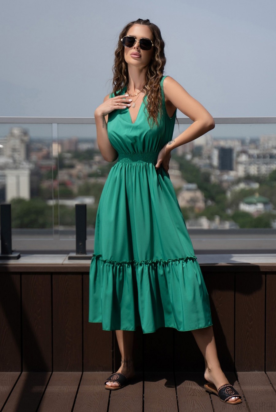 Зеленое платье с V-образными вырезами  - Фото 1