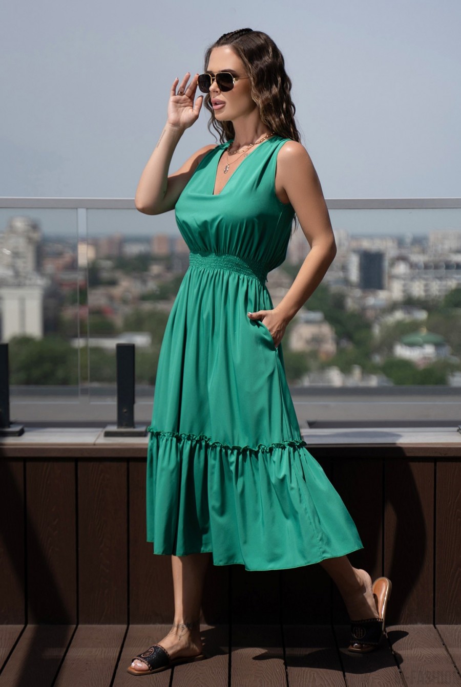 Зеленое платье с V-образными вырезами - Фото 2