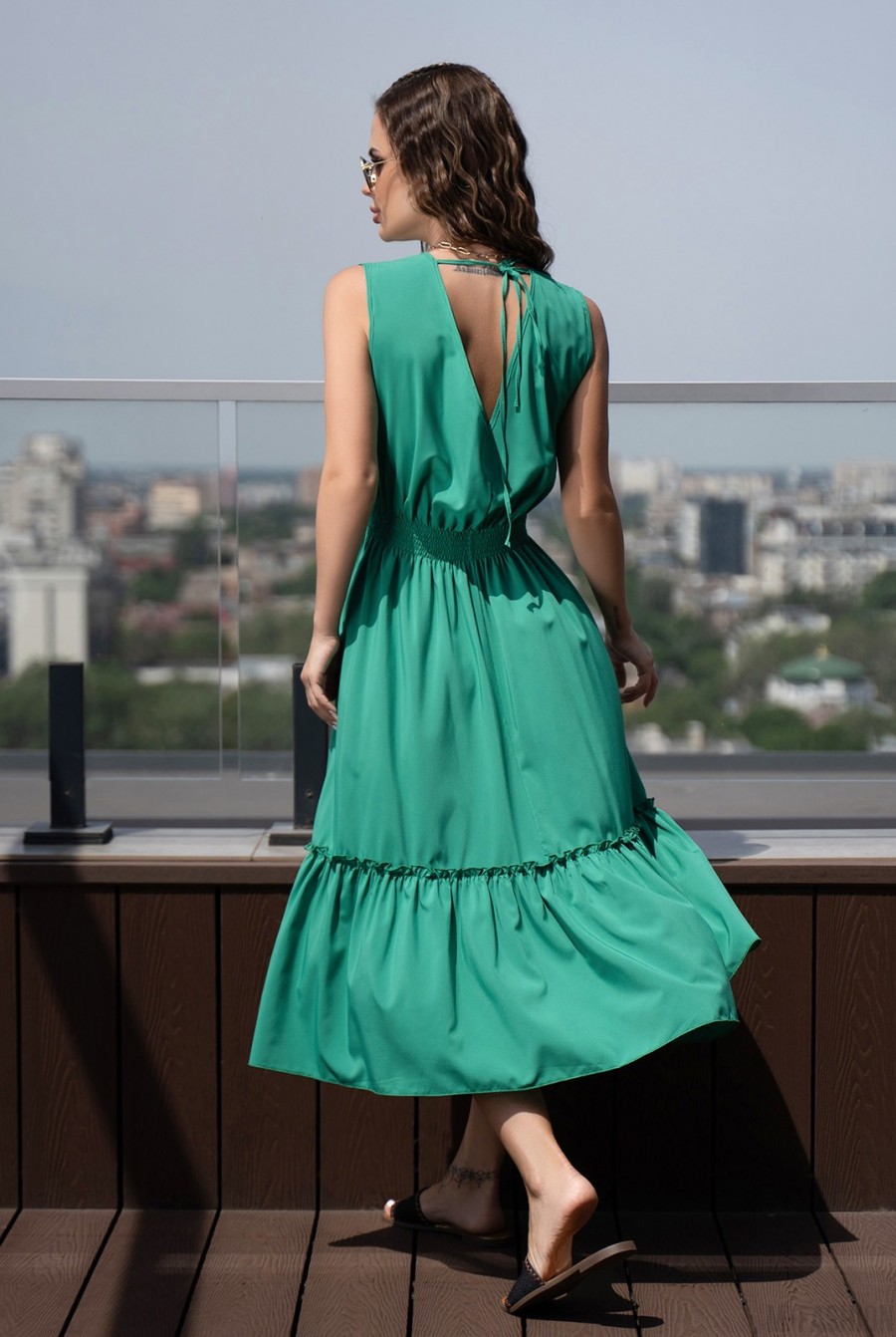 Зеленое платье с V-образными вырезами - Фото 3