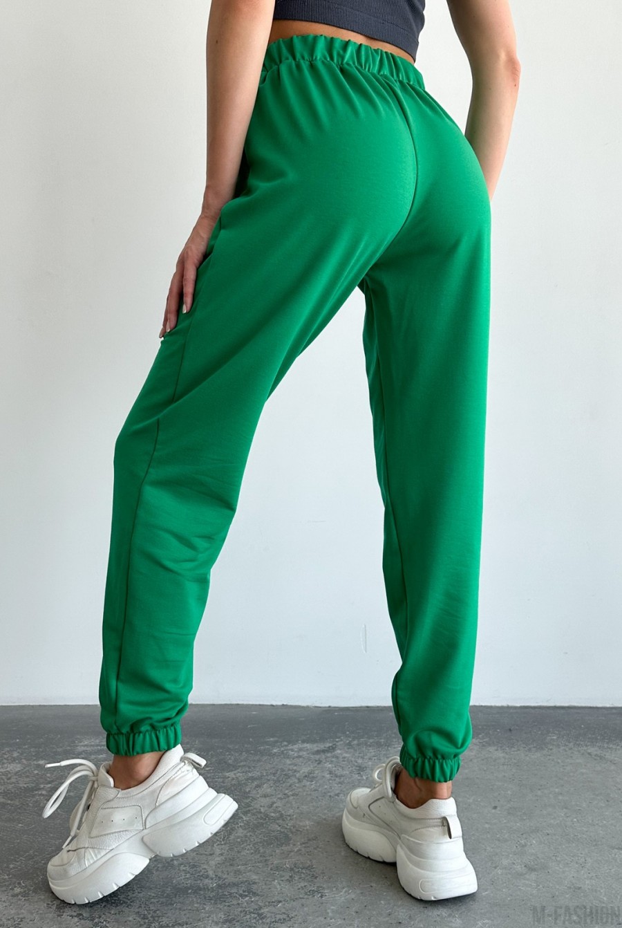 Зеленые трикотажные спортивные штаны модели джоггер - Фото 3