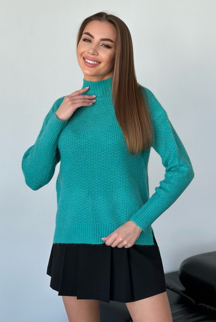 Агноровый свободный свитер бирюзового цвета  - Фото 1
