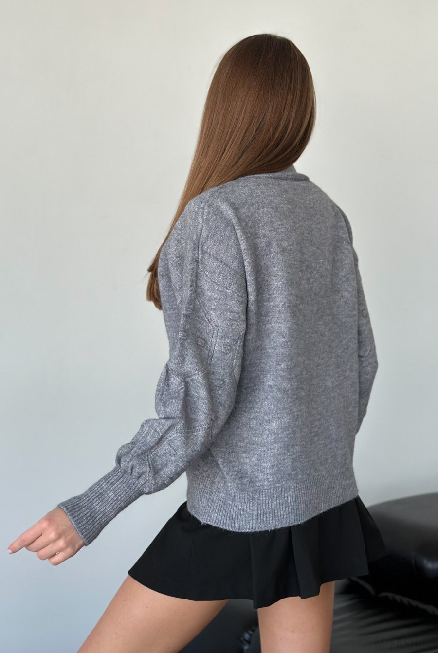 Ангоровый серый свитер с объемными рукавами - Фото 3