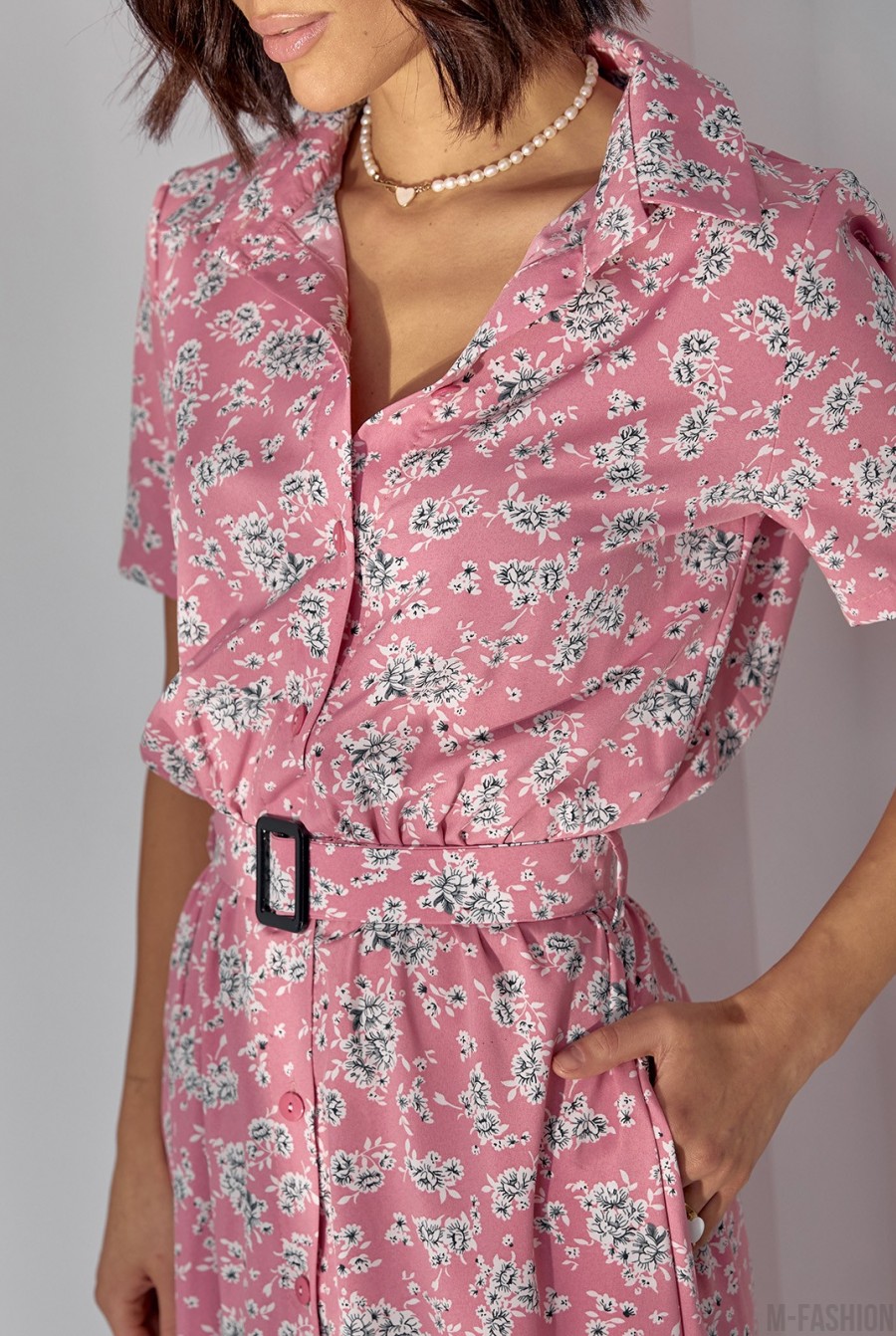 Длинное розовое платье-рубашка с цветочным принтом - Фото 4