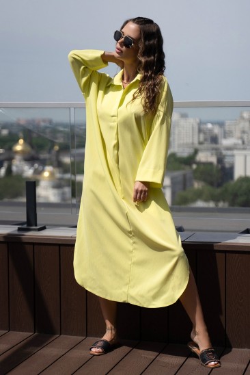 Желтое платье-рубашка свободного кроя