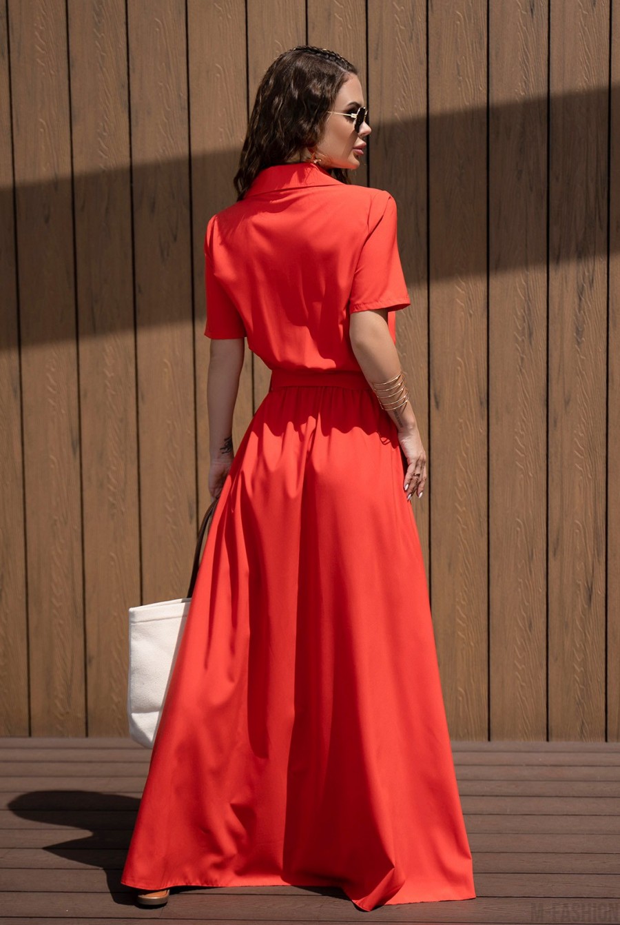 Красное длинное платье-рубашка на пуговицах - Фото 3