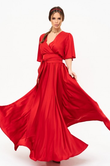 Красное шелковое длинное платье с декольте на запах