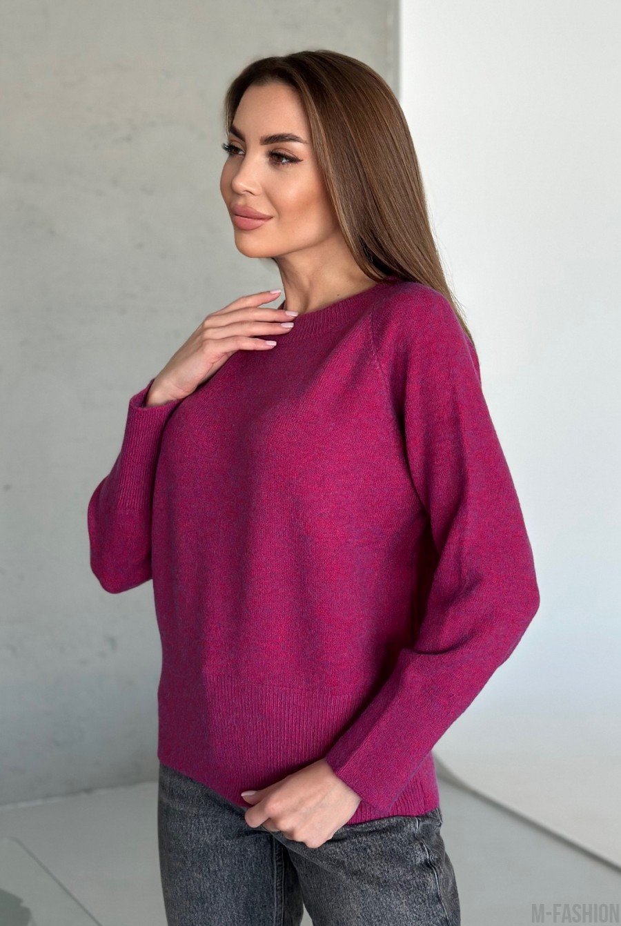 Малиновый ангоровый свитер с удлиненными манжетами - Фото 2