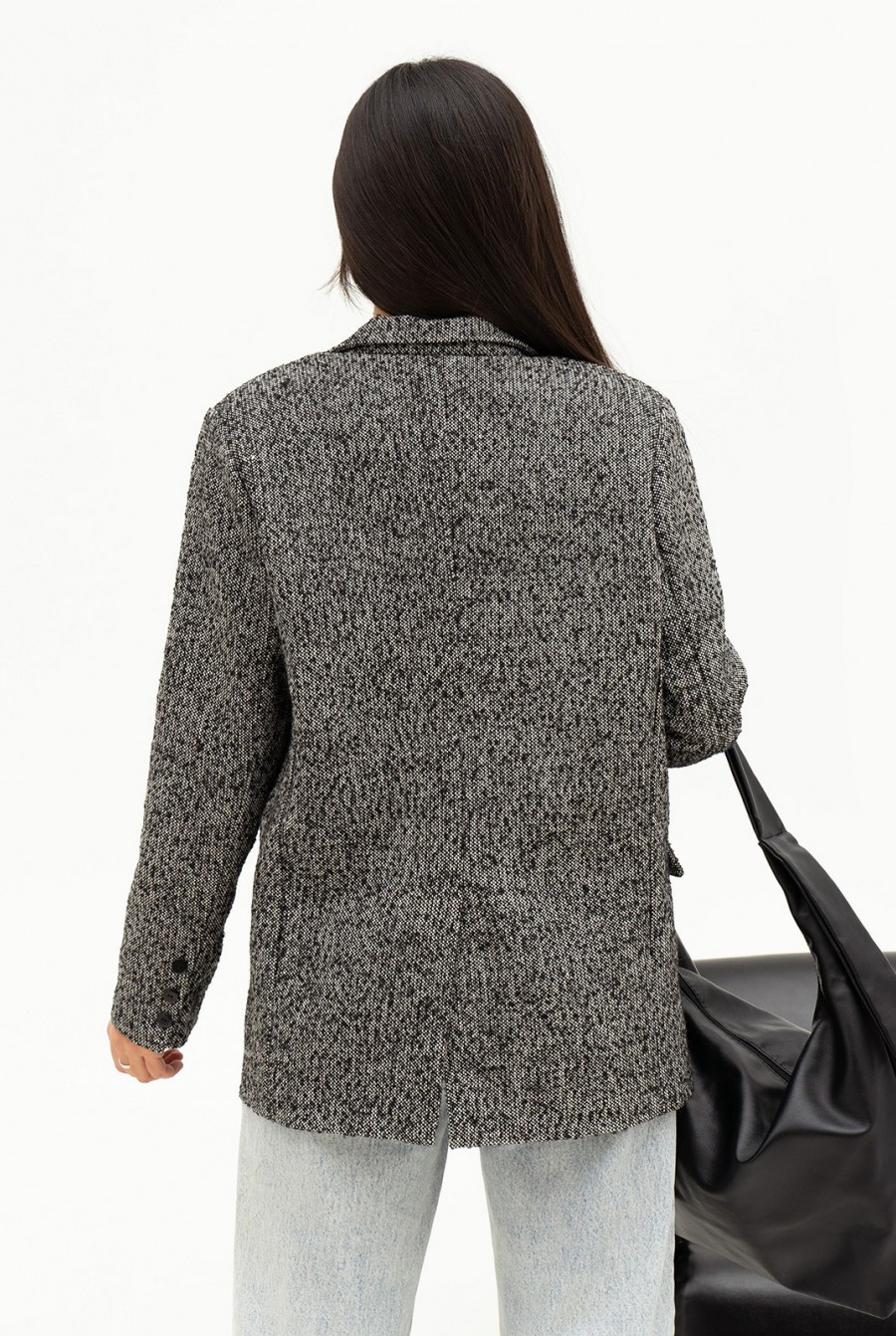 Серый фактурный пиджак с карманами - Фото 3