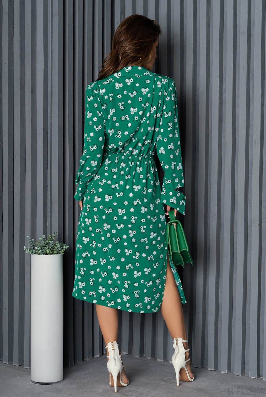 Зеленое платье-халат с разрезами - Фото 3