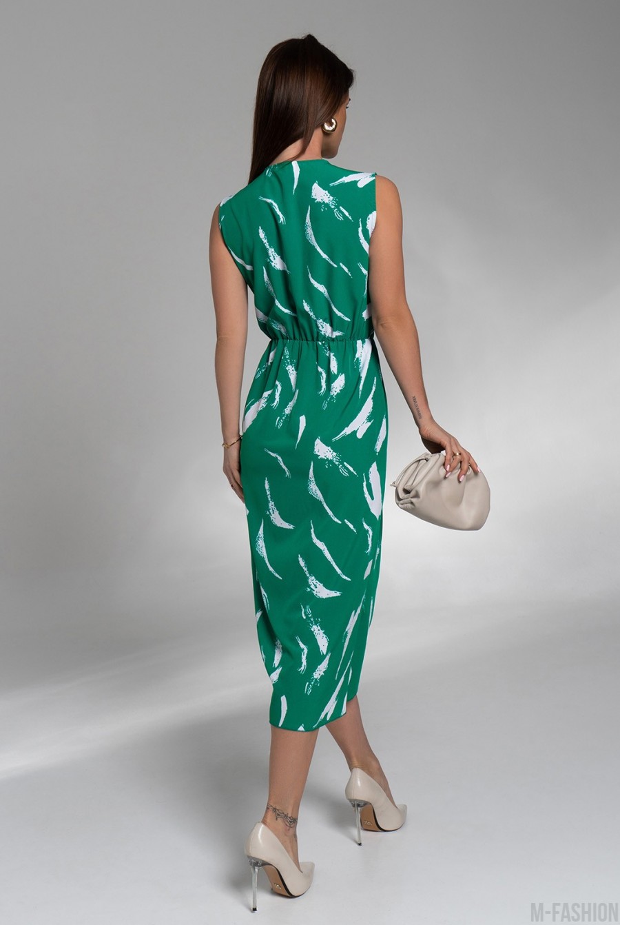 Зеленое платье на запах с принтом - Фото 3
