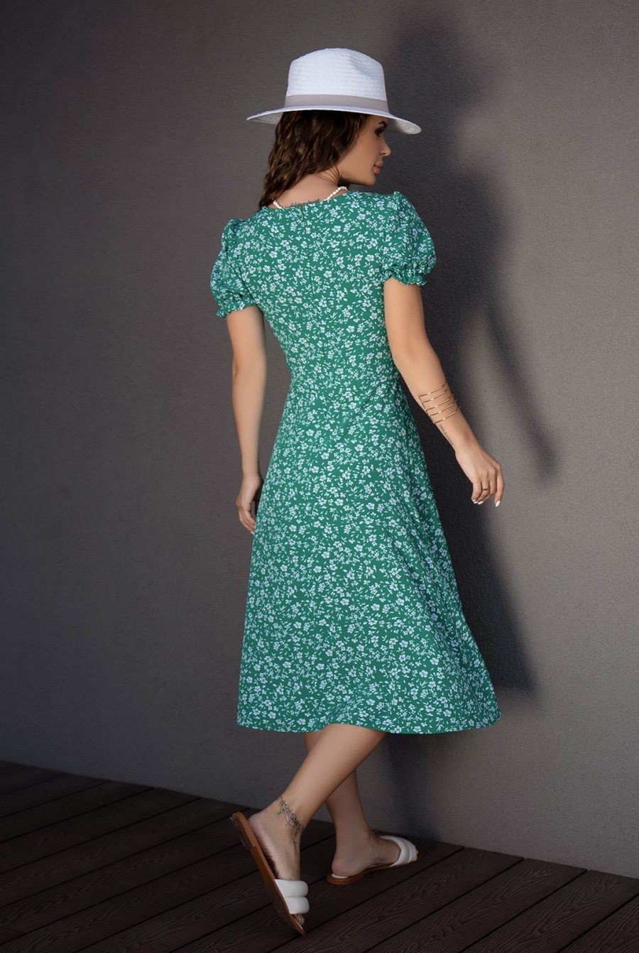 Зеленое цветочное платье с разрезом - Фото 3