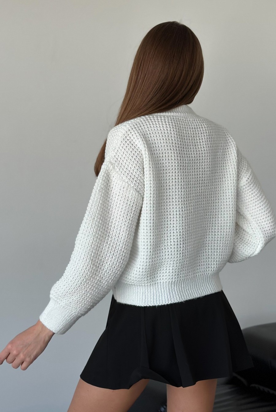 Белый вязаный свитер из шерсти - Фото 3