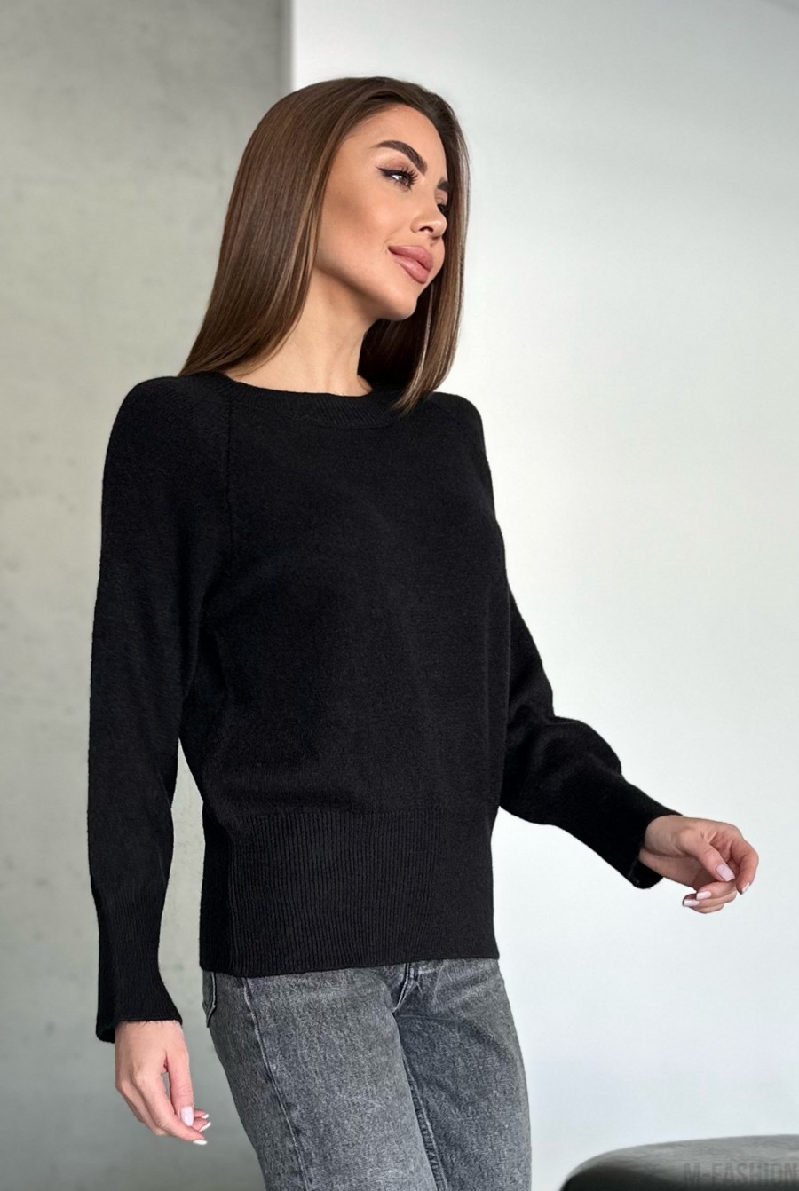Черный ангоровый свитер с удлиненными манжетами - Фото 2