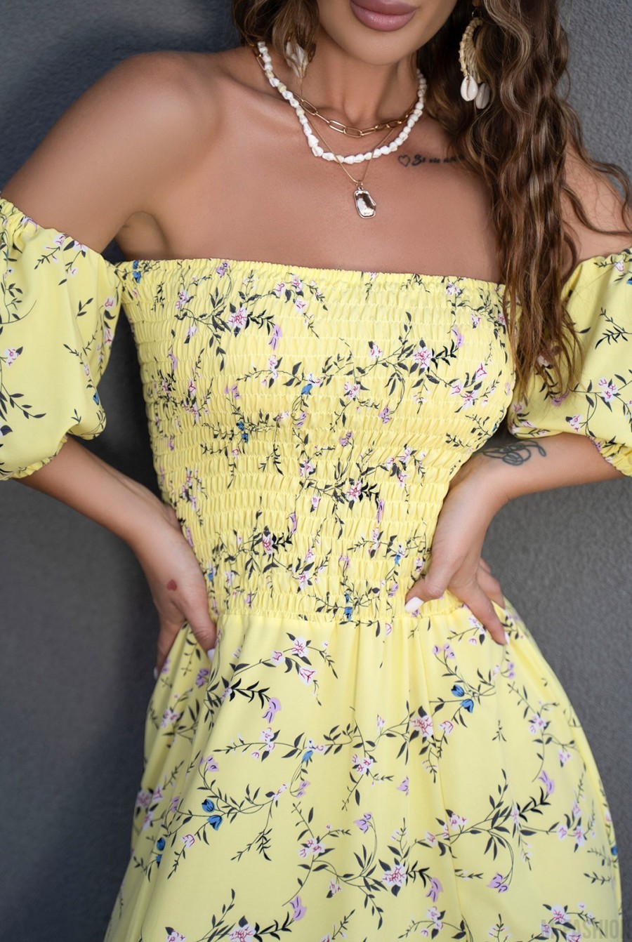 Желтое цветочное платье с лифом-жаткой - Фото 4