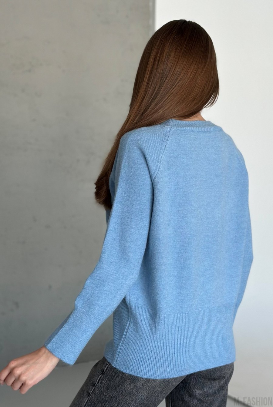Голубой ангоровый свитер с удлиненными манжетами - Фото 3