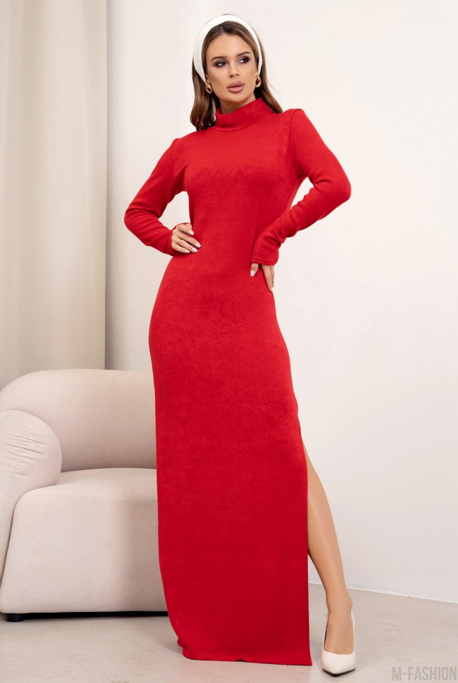 Красное ангоровое платье-гольф с боковым разрезом  - Фото 1