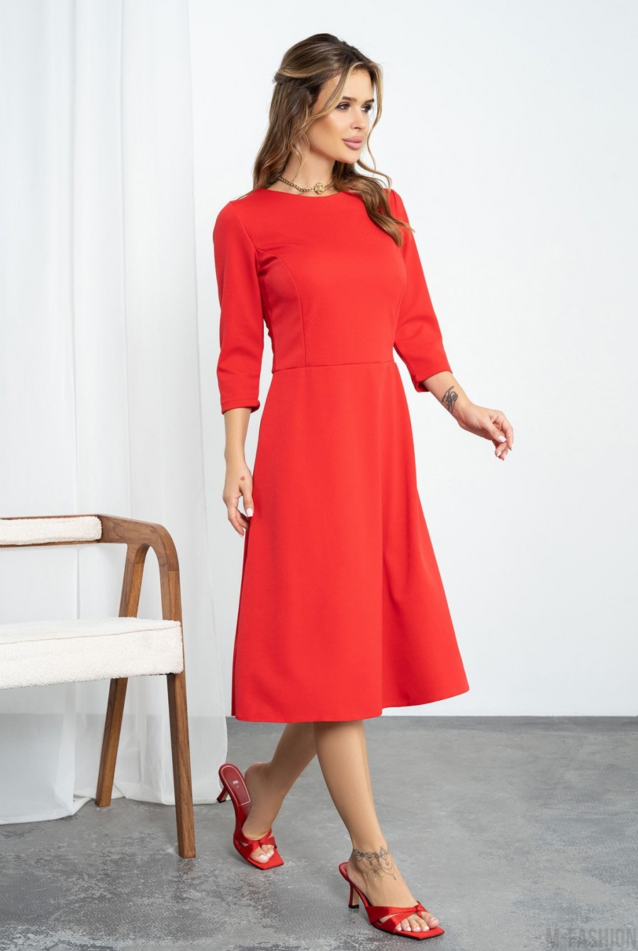 Красное классическое платье с рукавами 3/4 - Фото 2