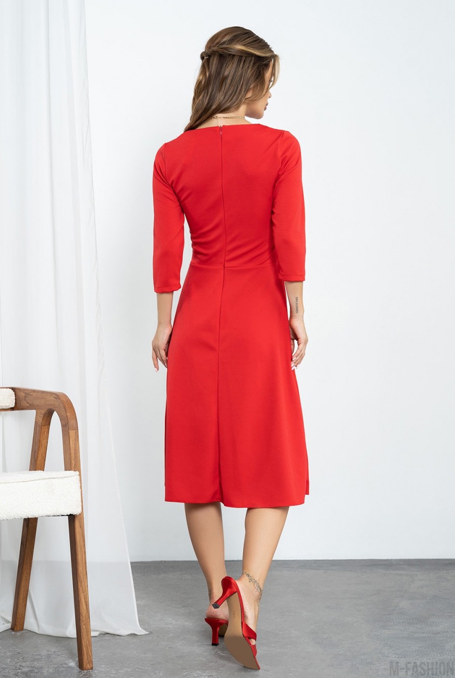 Красное классическое платье с рукавами 3/4 - Фото 3