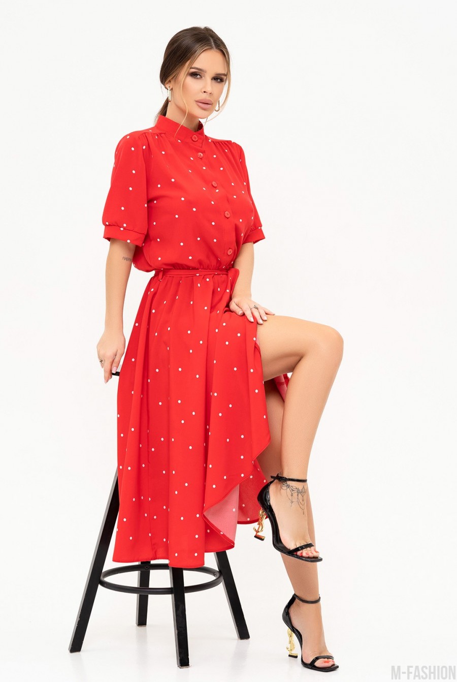Красное платье-рубашка в горошек с расклешенным низом - Фото 2