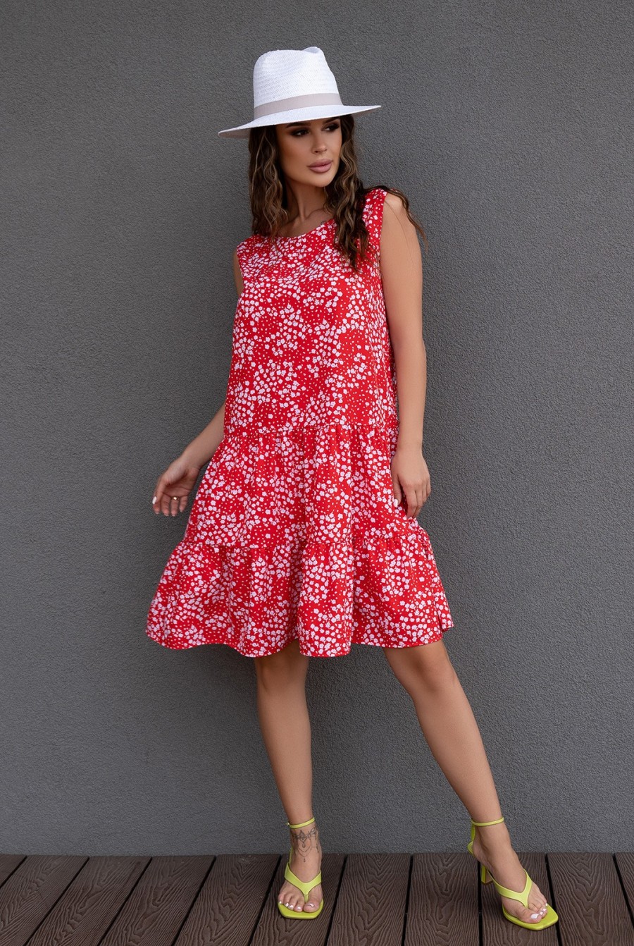 Красное цветочное платье с воланами  - Фото 1