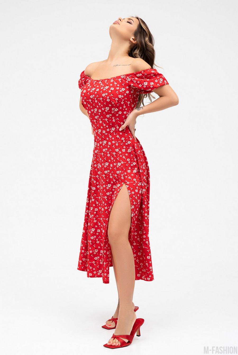 Красное цветочное ретро платье с разрезом - Фото 2