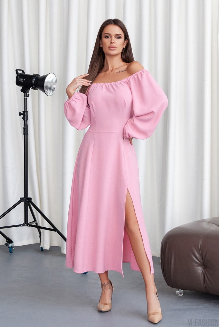 Розовое ретро платье с разрезом  - Фото 1
