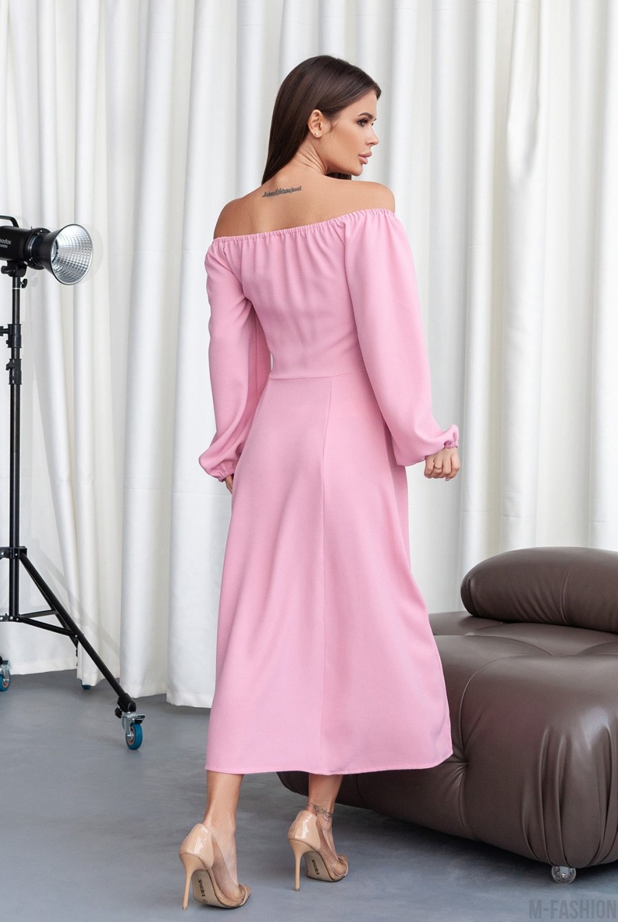 Розовое ретро платье с разрезом - Фото 3