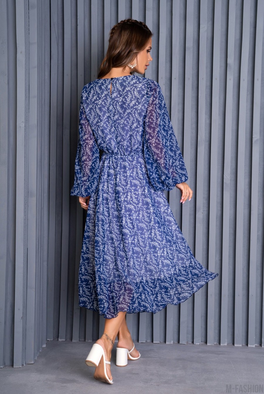 Шифоновое синее платье с объемными рукавами - Фото 2