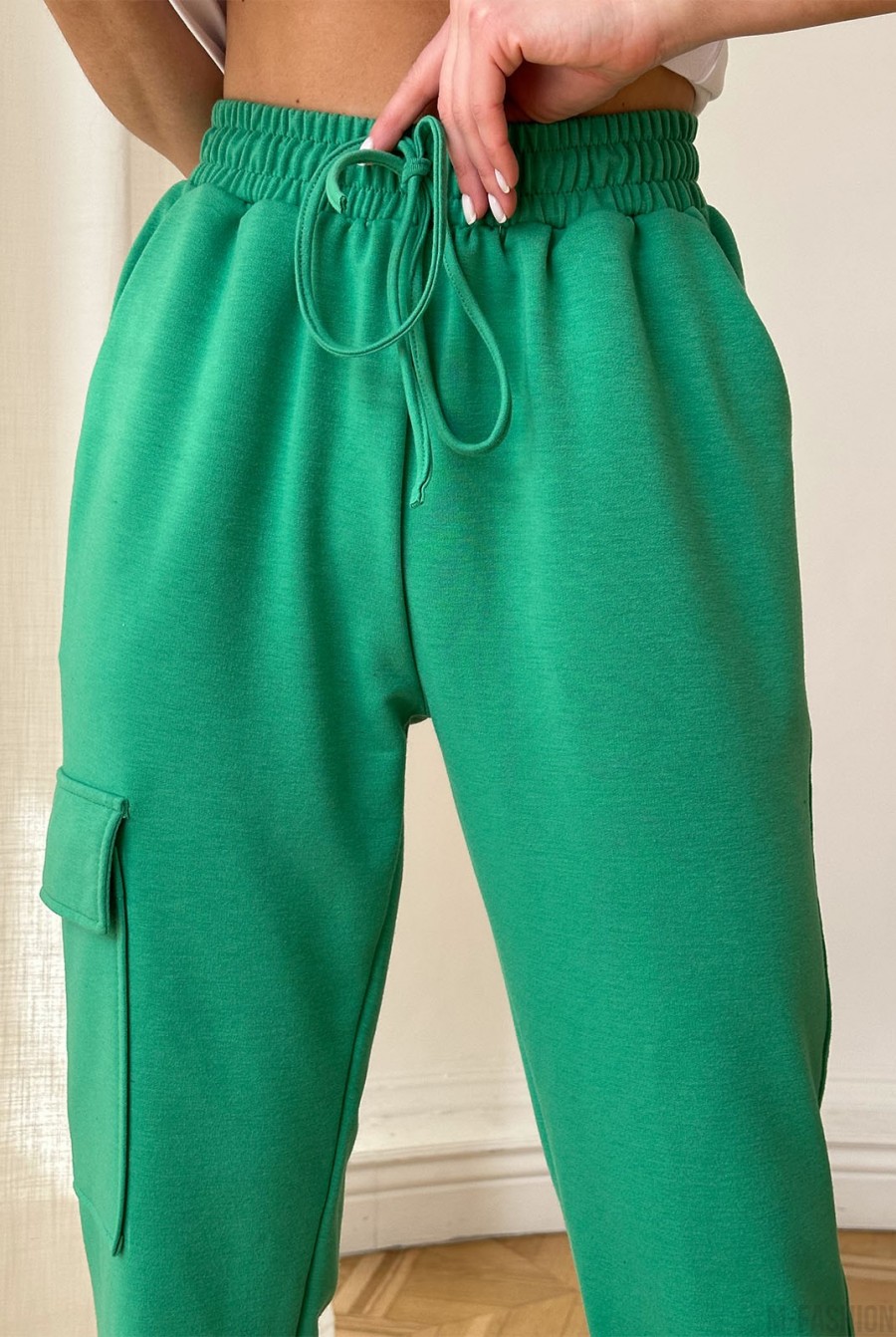 Зеленые трикотажные штаны карго - Фото 4