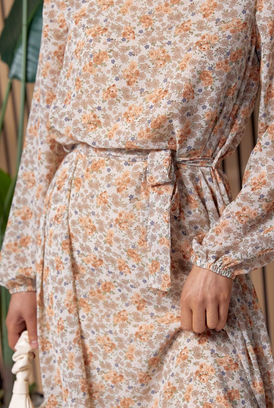 Бежевое цветочное платье из шифона - Фото 4