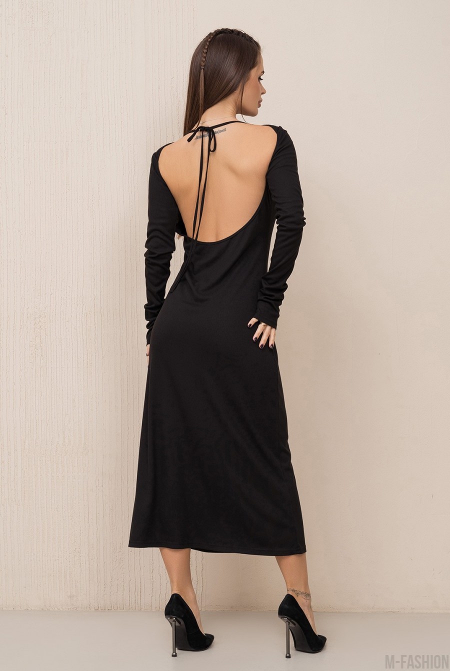 Черное платье с открытой спиной - Фото 3