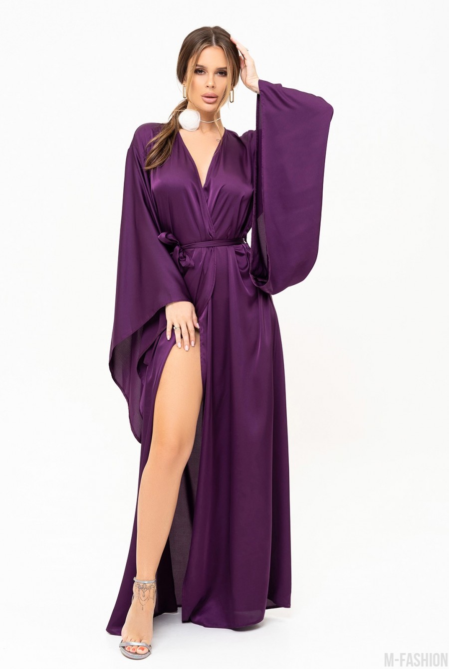Фиолетовое шелковое длинное платье-халат на запах  - Фото 1