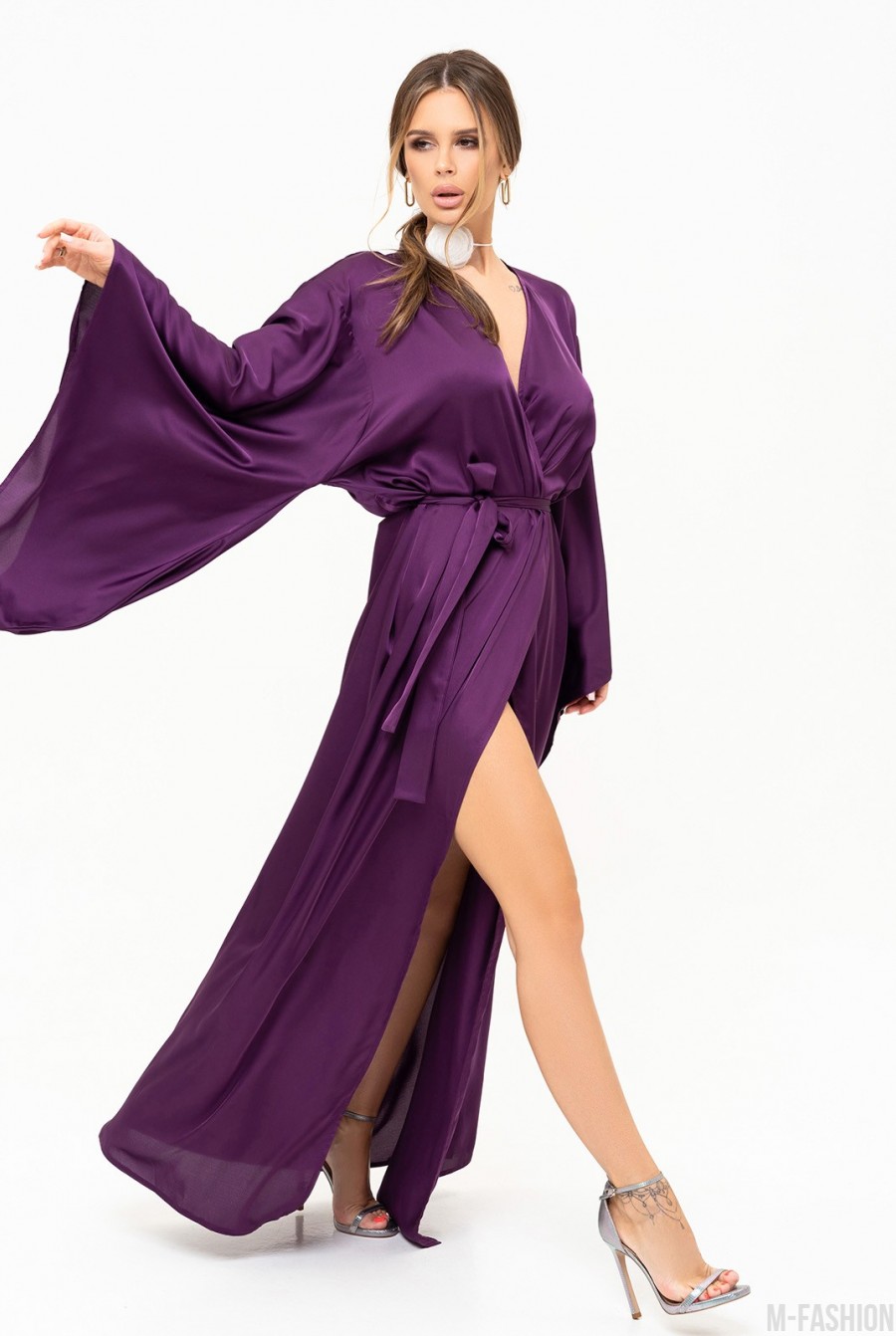 Фиолетовое шелковое длинное платье-халат на запах - Фото 2