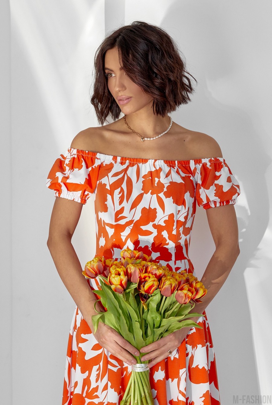 Оранжевое ретро платье с открытыми плечами - Фото 3
