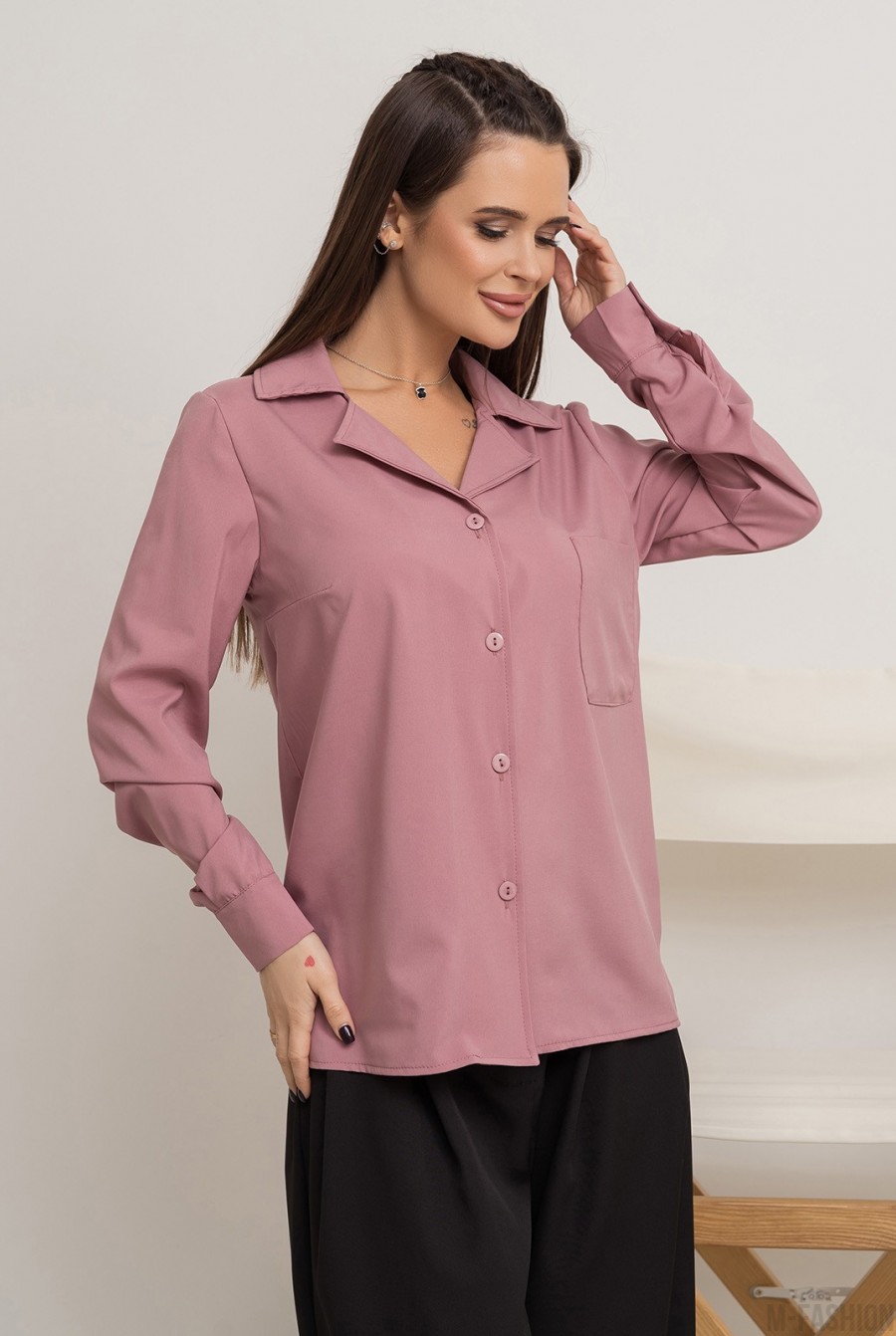 Розовая однотонная рубашка с карманом - Фото 2