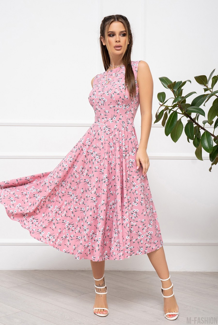 Розовое классическое платье без рукавов  - Фото 1