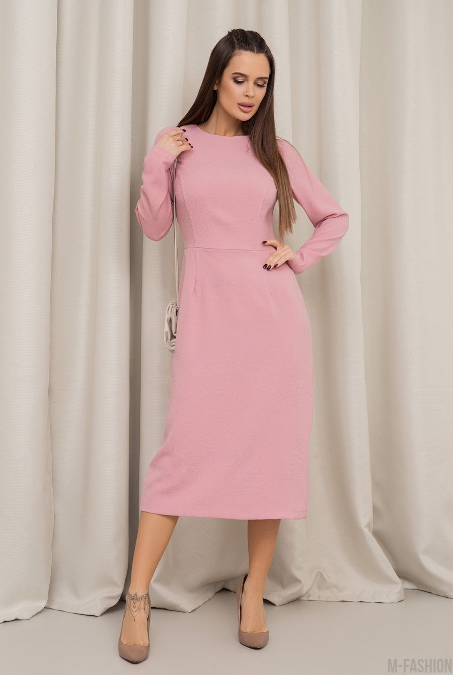 Розовое классическое платье с разрезом   - Фото 1