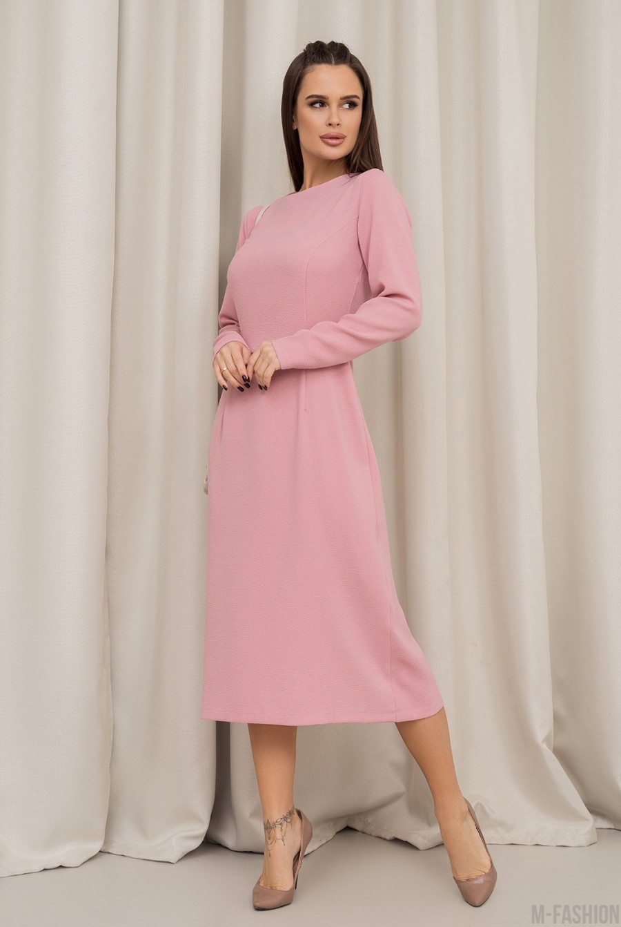 Розовое классическое платье с разрезом  - Фото 2