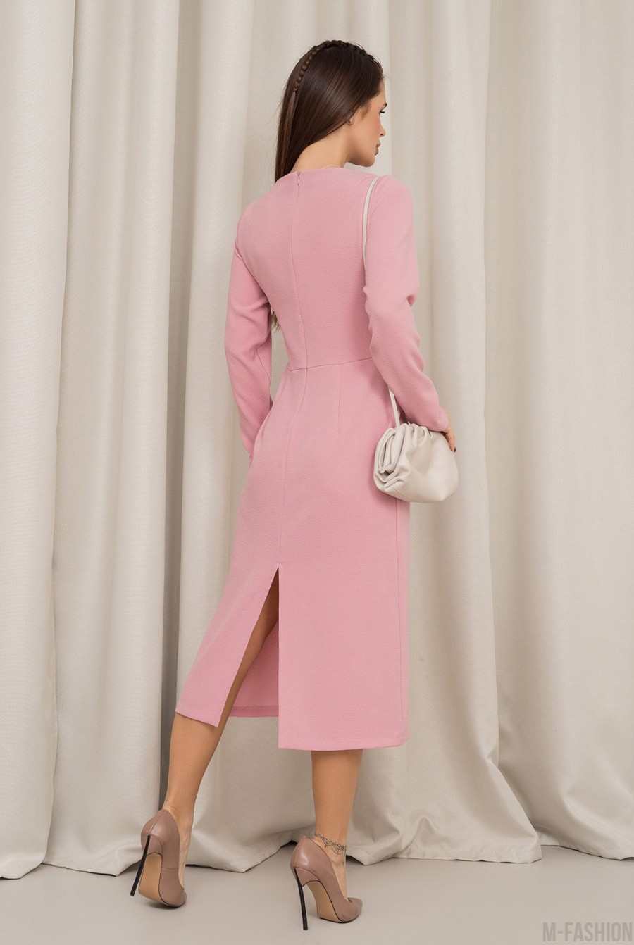 Розовое классическое платье с разрезом  - Фото 3