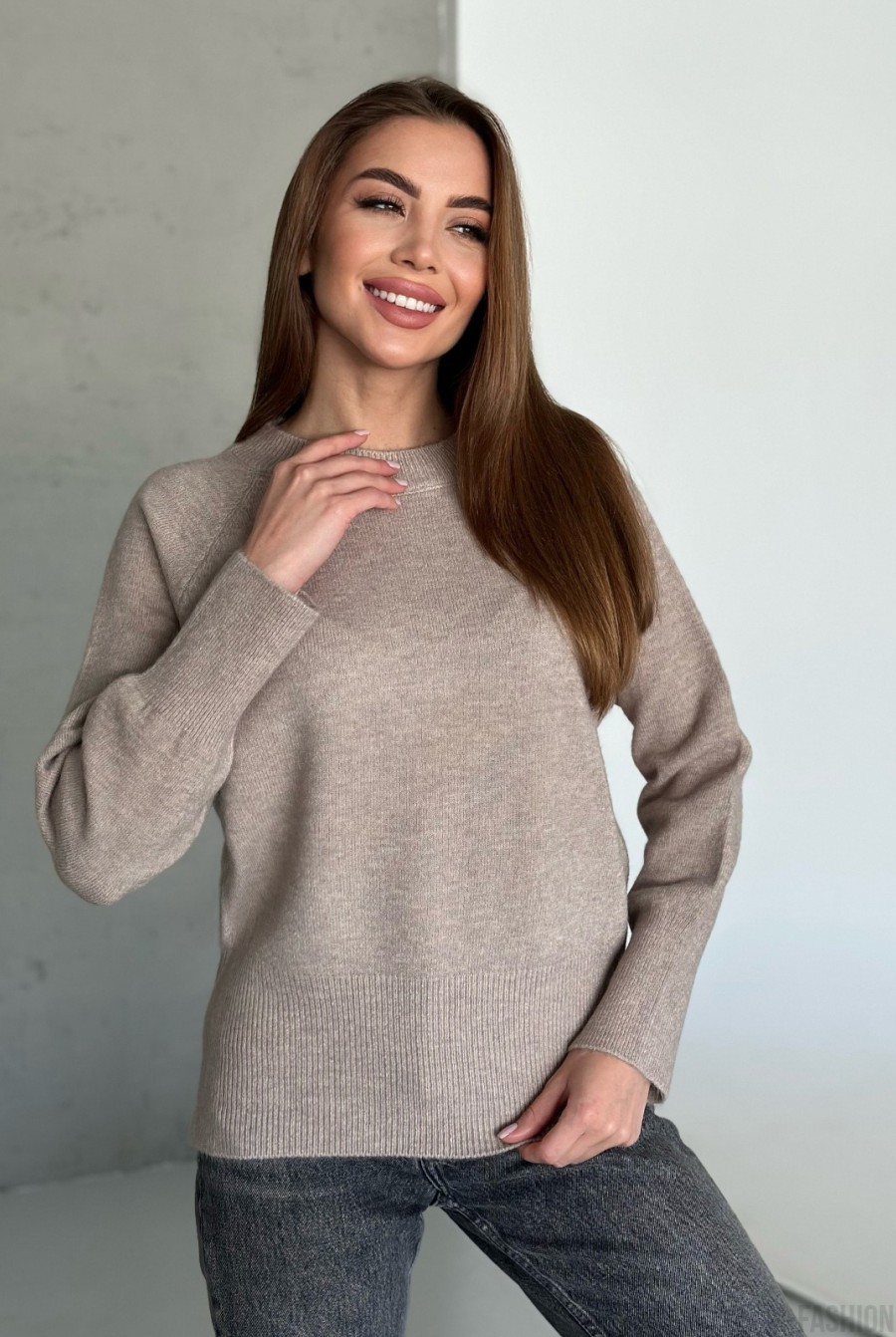 Светло-коричневый ангоровый свитер с удлиненными манжетами  - Фото 1